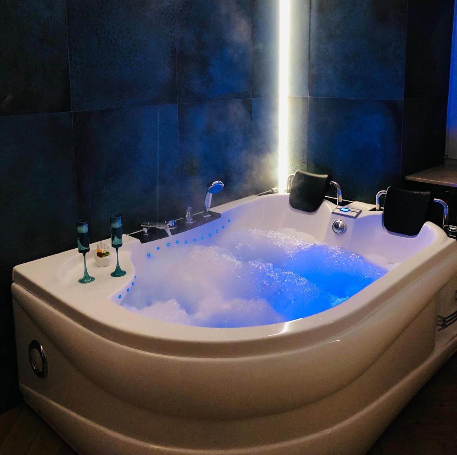 Jacuzzi & Bike Apartment, Krakow, Krakow